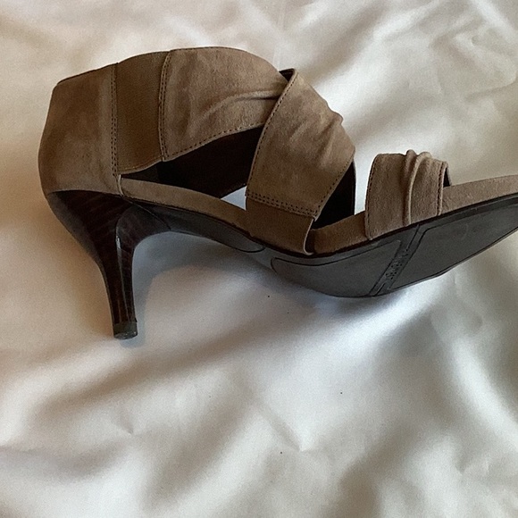 Nine West Suede Heels in Tan Size 8 - Picture 5 of 8